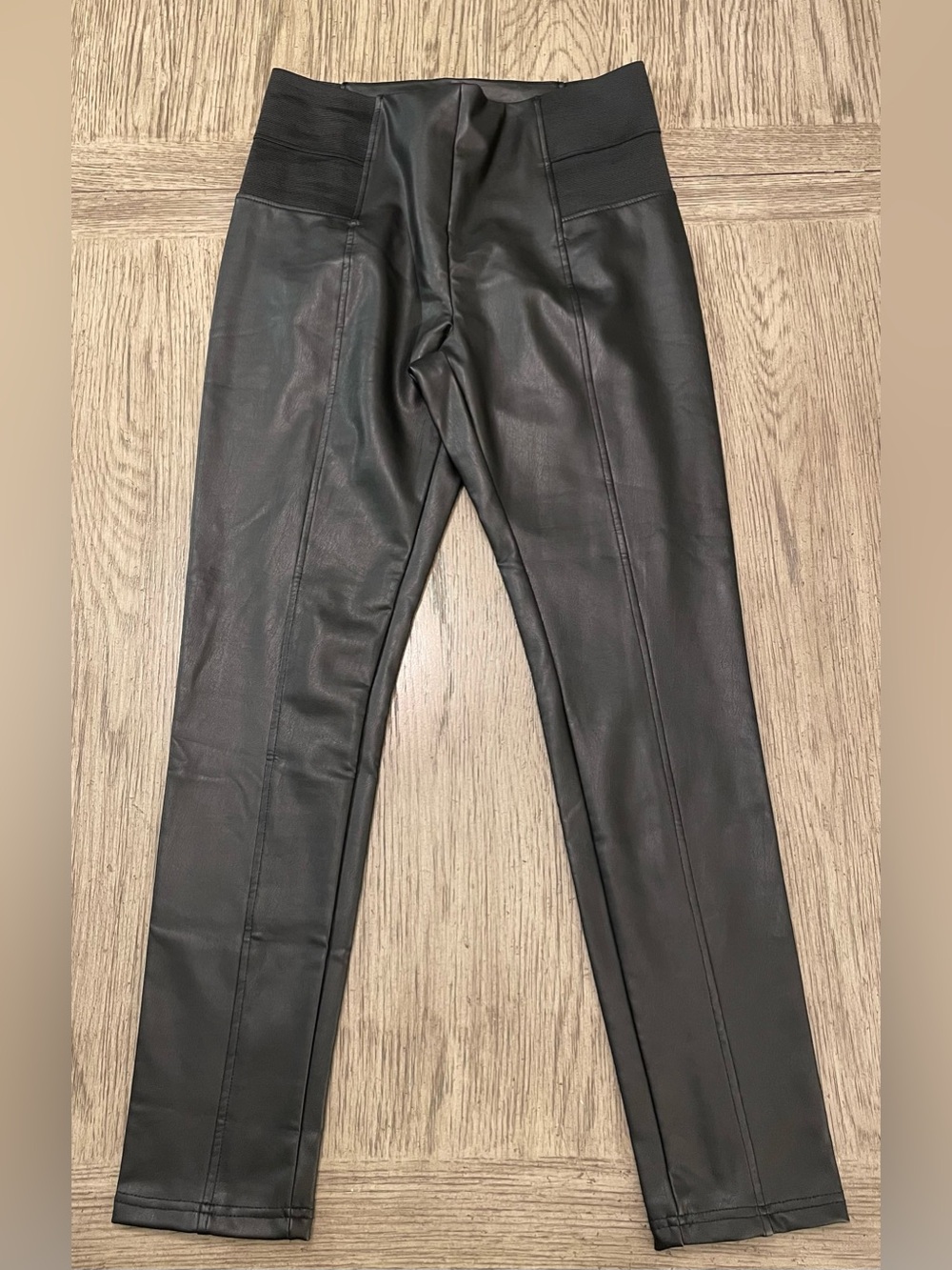 Cisono women’s faux leather pants, medium, black, like new.